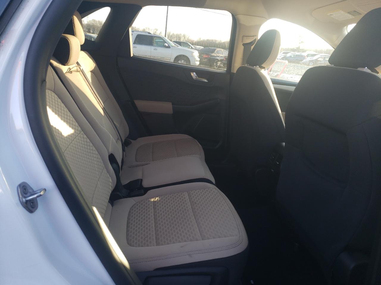 Photo 6 from auction – 2020 FORD ESCAPE SE with VIN 1FMCU9G62LUA43991
