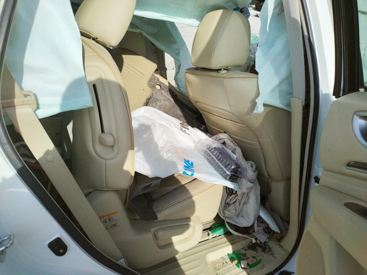 Photo 6 from auction – 2013 INFINITI JX35 with VIN 5N1AL0MM9DC348677