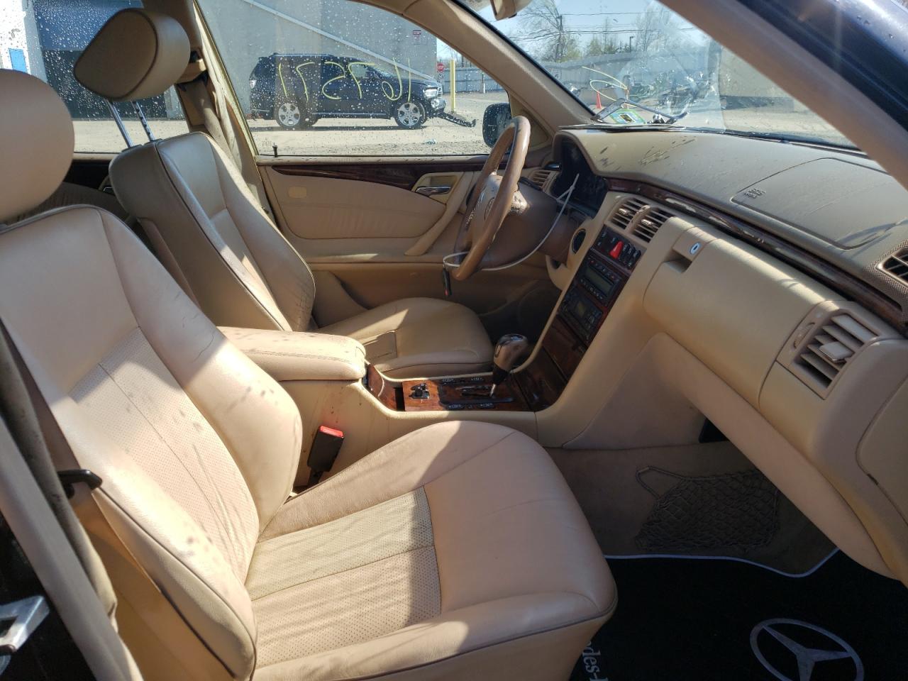 Photo 5 from auction – 2001 MERCEDES-BENZ E 320 with VIN WDBJF65J31B231518