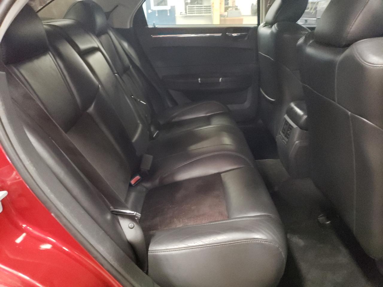 Photo 6 from auction – 2010 CHRYSLER 300 with VIN 2C3CA2CV7AH296424