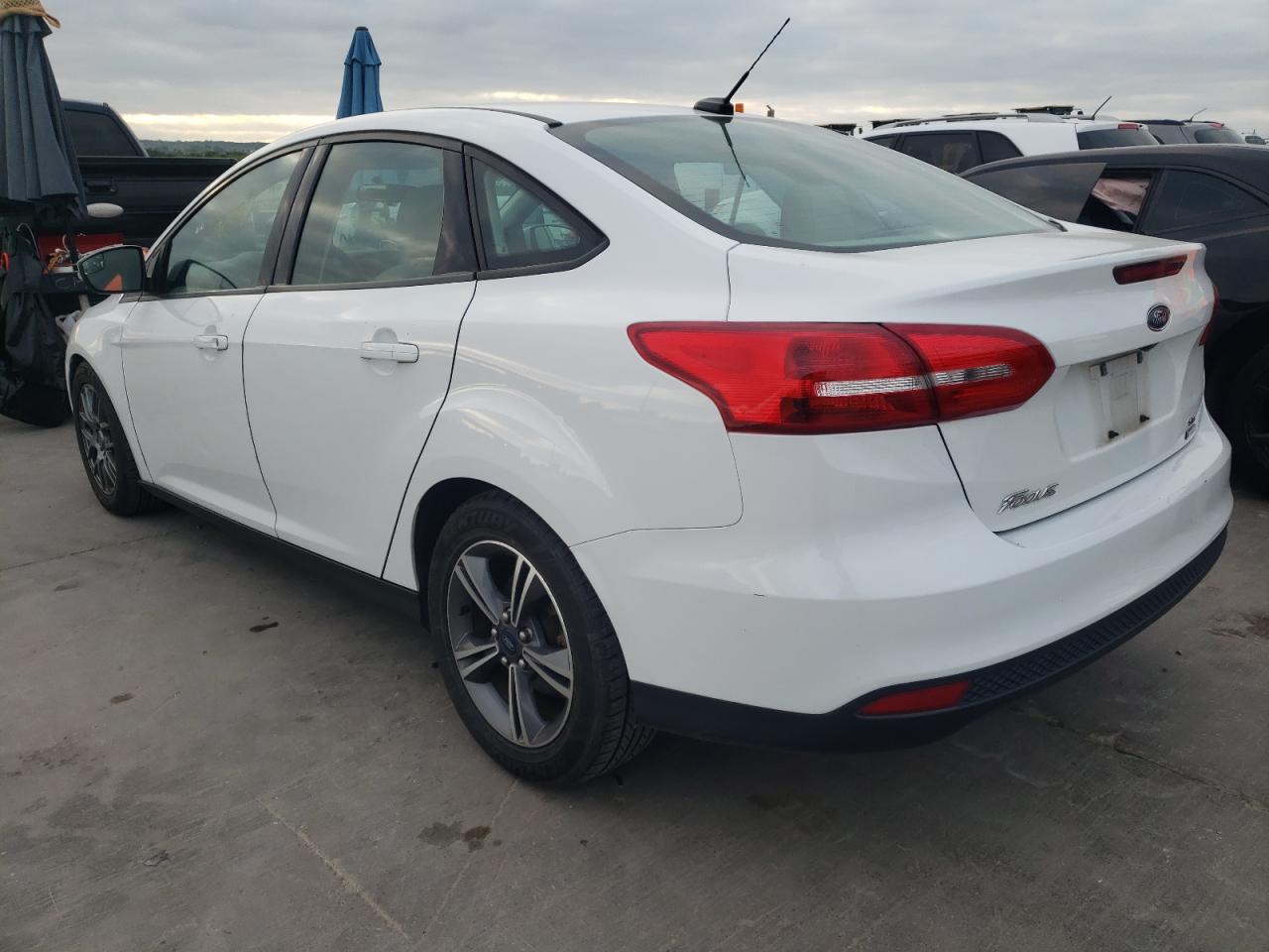 Photo 3 from auction – 2016 FORD FOCUS SE with VIN 1FADP3FE7GL225094