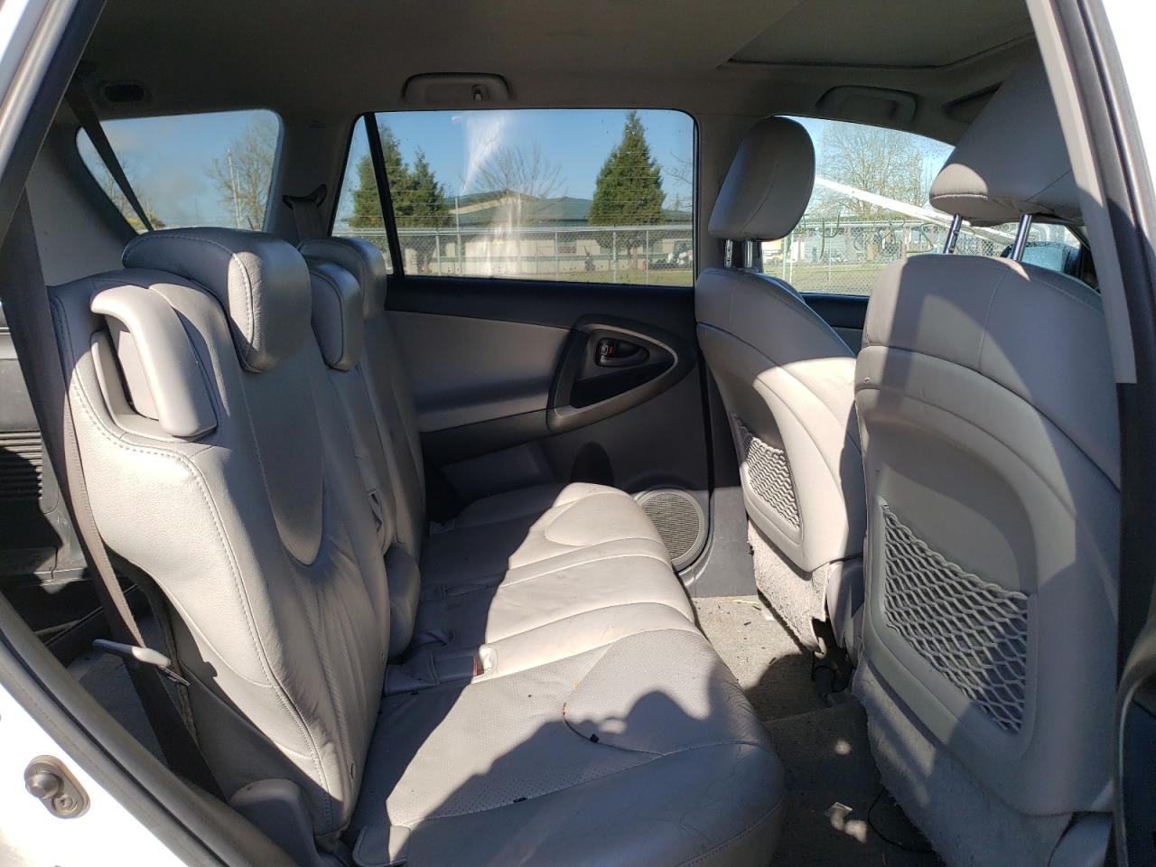 Photo 6 from auction – 2010 TOYOTA RAV4 LIMIT with VIN 2T3DK4DVXAW019595