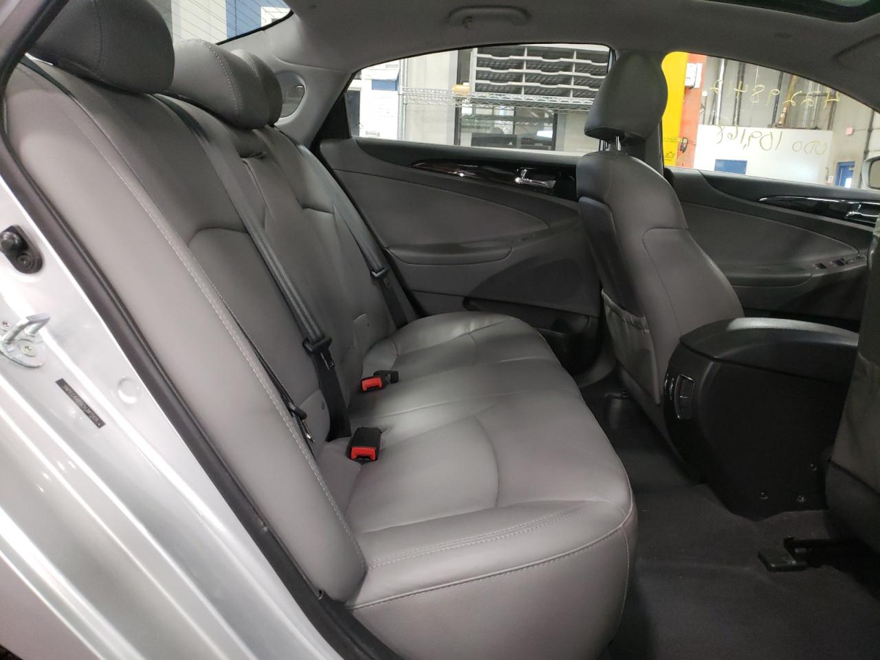 Photo 6 from auction – 2012 HYUNDAI SONATA SE with VIN 5NPEC4AB5CH387009