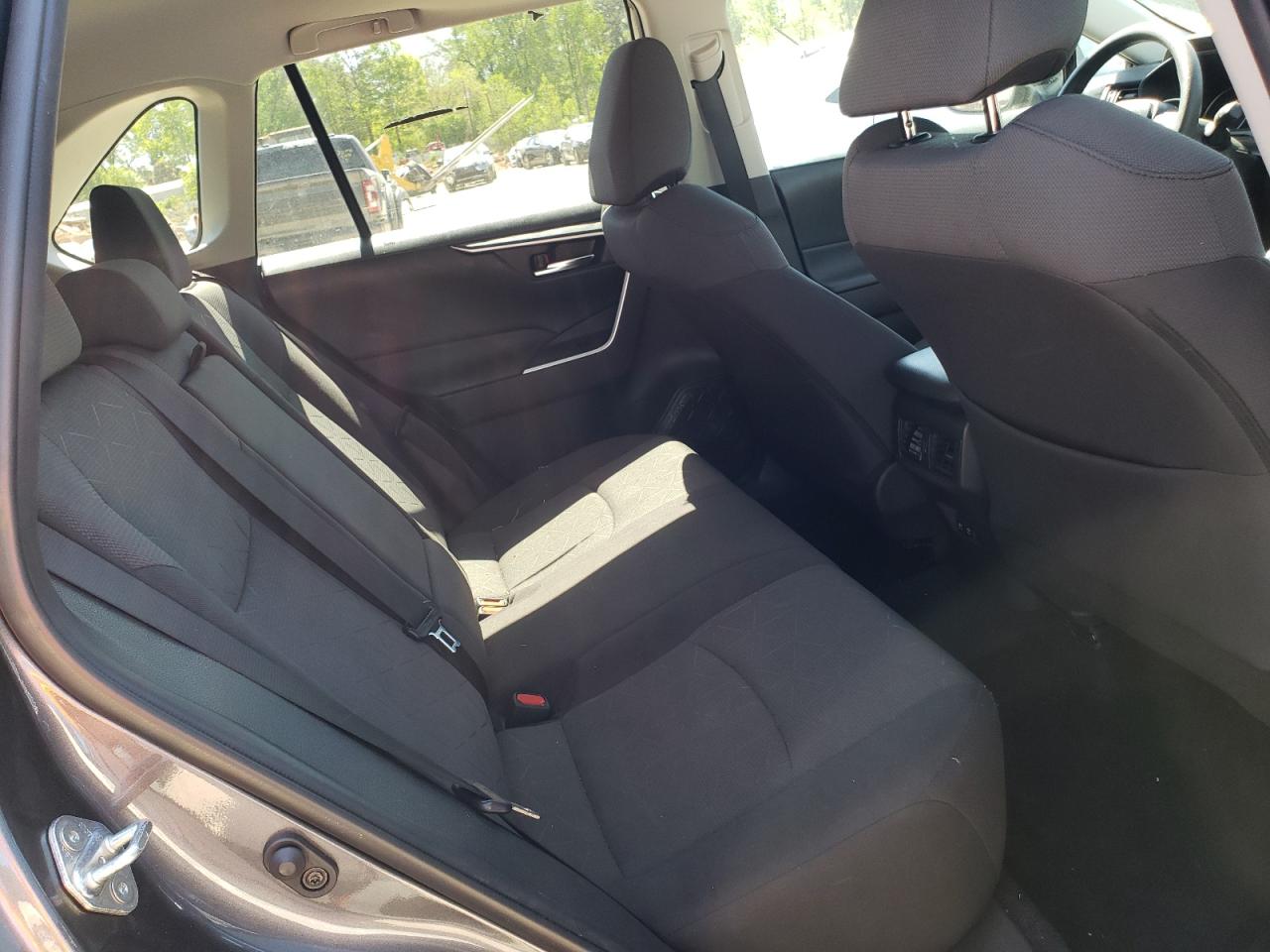 Photo 6 from auction – 2021 TOYOTA RAV4 XLE with VIN 2T3W1RFV5MC097777
