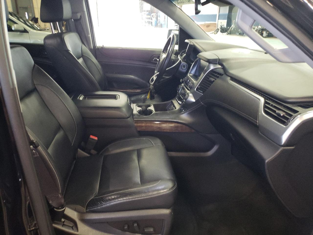 Photo 5 from auction – 2016 CHEVROLET SUBURBAN K with VIN 1GNSKHKC9GR345596