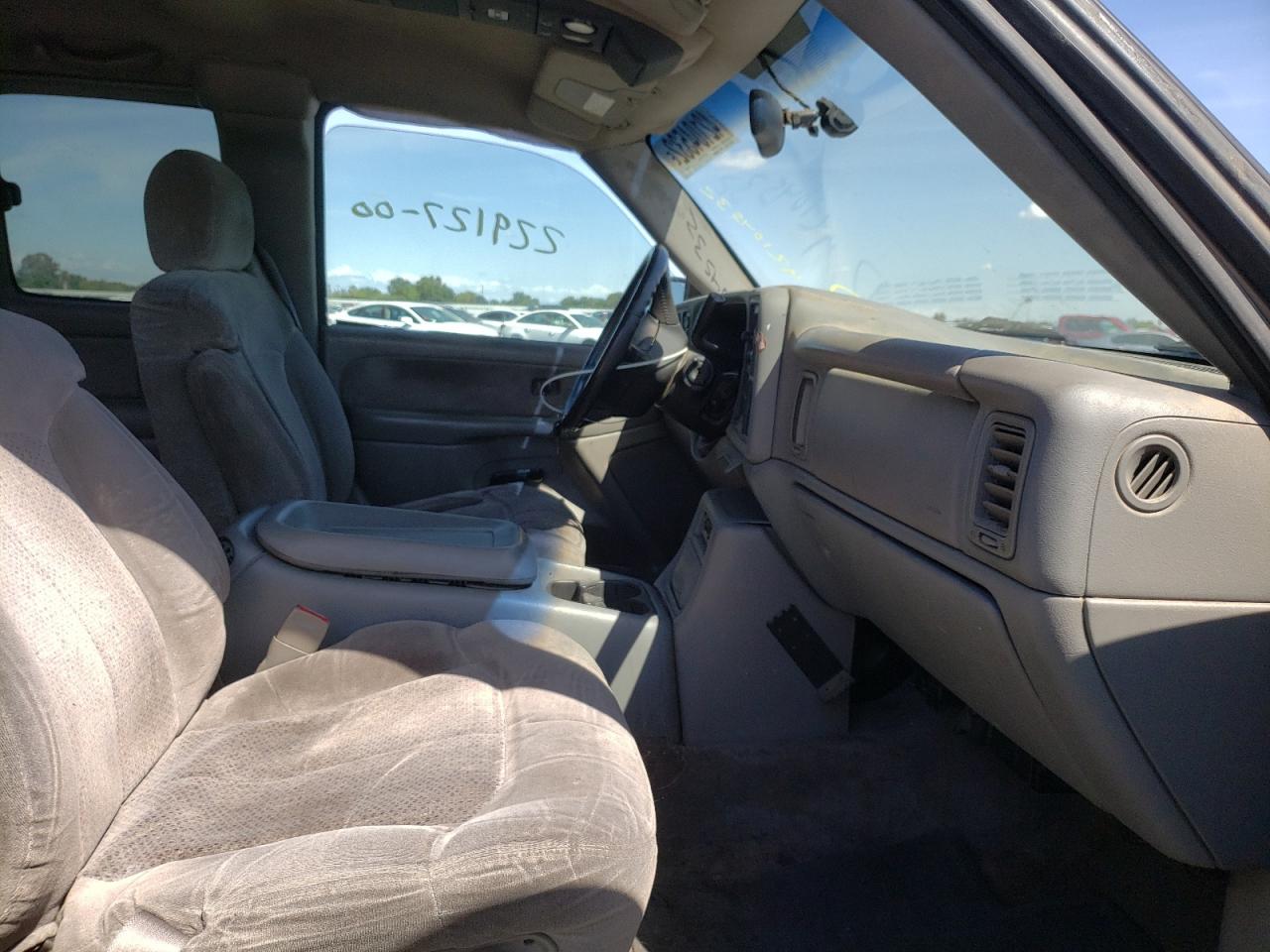Photo 5 from auction – 2000 CHEVROLET SILVERADO with VIN 2GCEK19T0Y1309289
