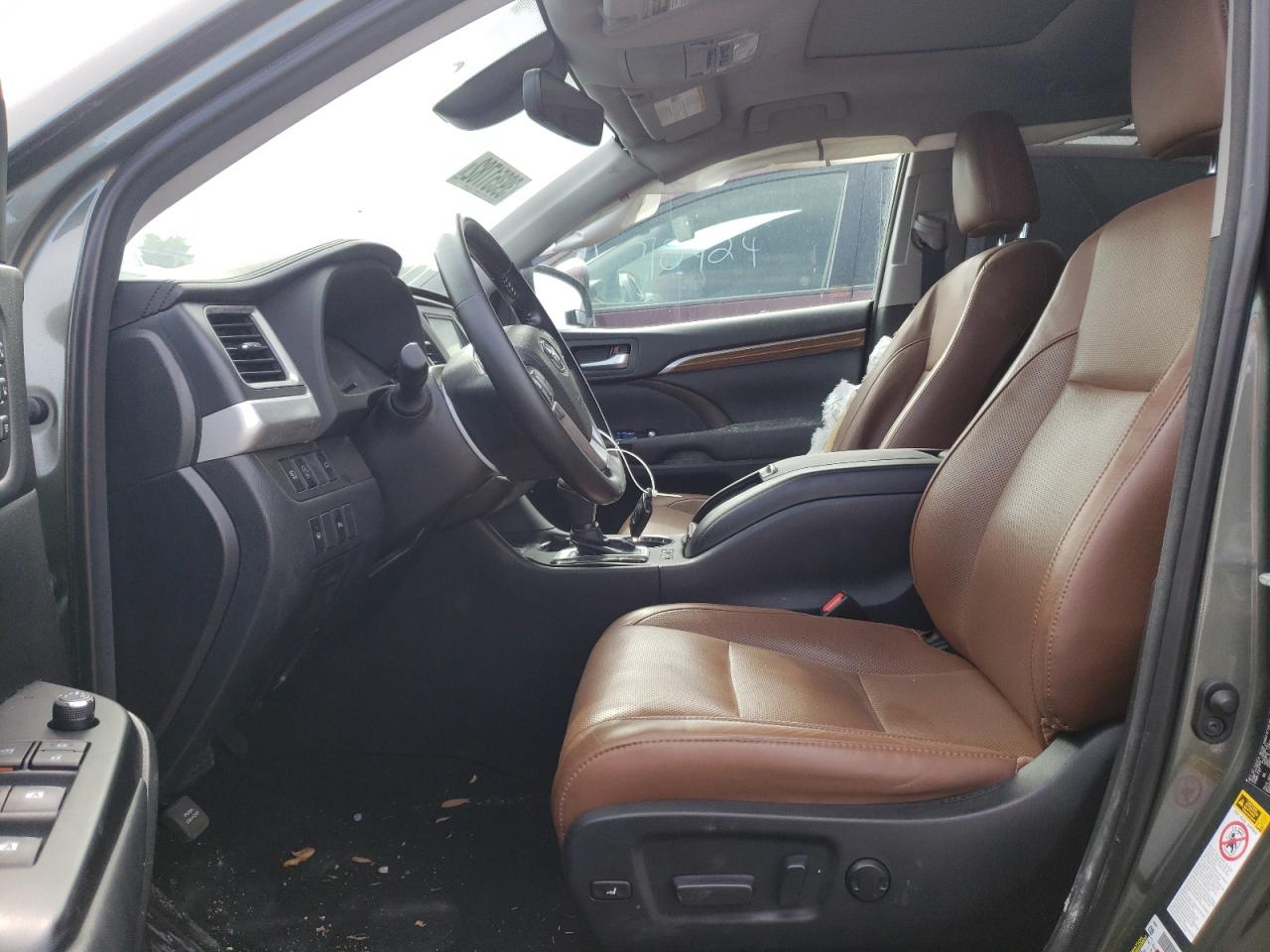 Photo 5 from auction – 2018 TOYOTA HIGHLANDER with VIN 5TDDZRFH1JS859248