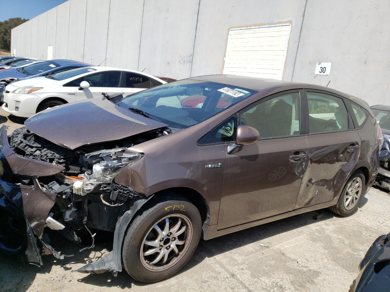 Photo 2 from auction – 2015 TOYOTA PRIUS V with VIN JTDZN3EU4FJ031082