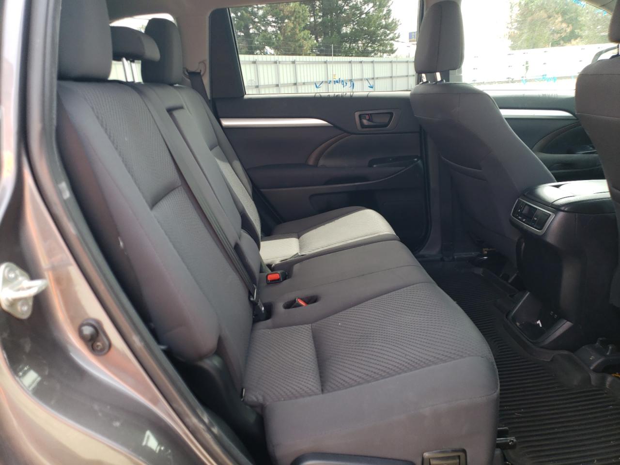 Photo 6 from auction – 2019 TOYOTA HIGHLANDER with VIN 5TDBZRFH6KS728406