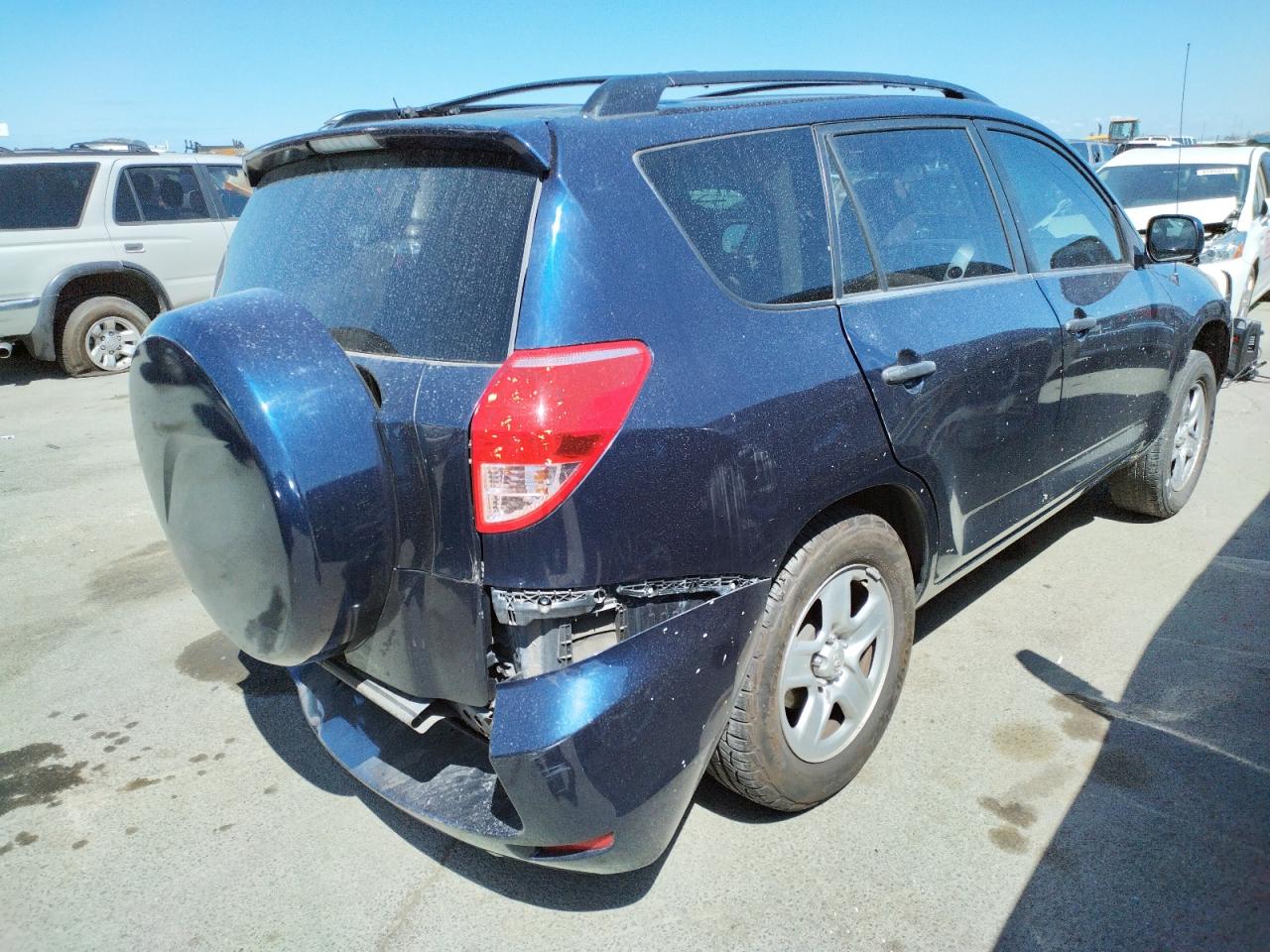 Photo 4 from auction – 2007 TOYOTA RAV4 with VIN JTMZD33VX76034023