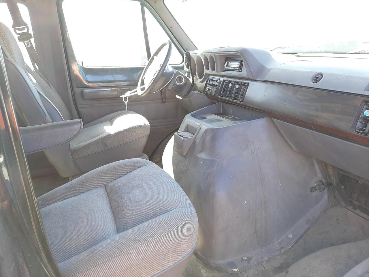 Photo 5 from auction – 1997 DODGE RAM WAGON with VIN 2B5WB35Z3VK530541