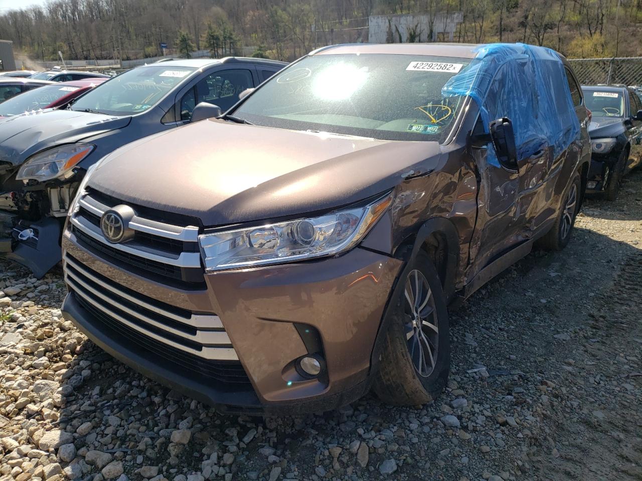 Zdjęcie 2 z aukcji – 2017 TOYOTA HIGHLANDER z VIN 5TDJZRFH8HS446031