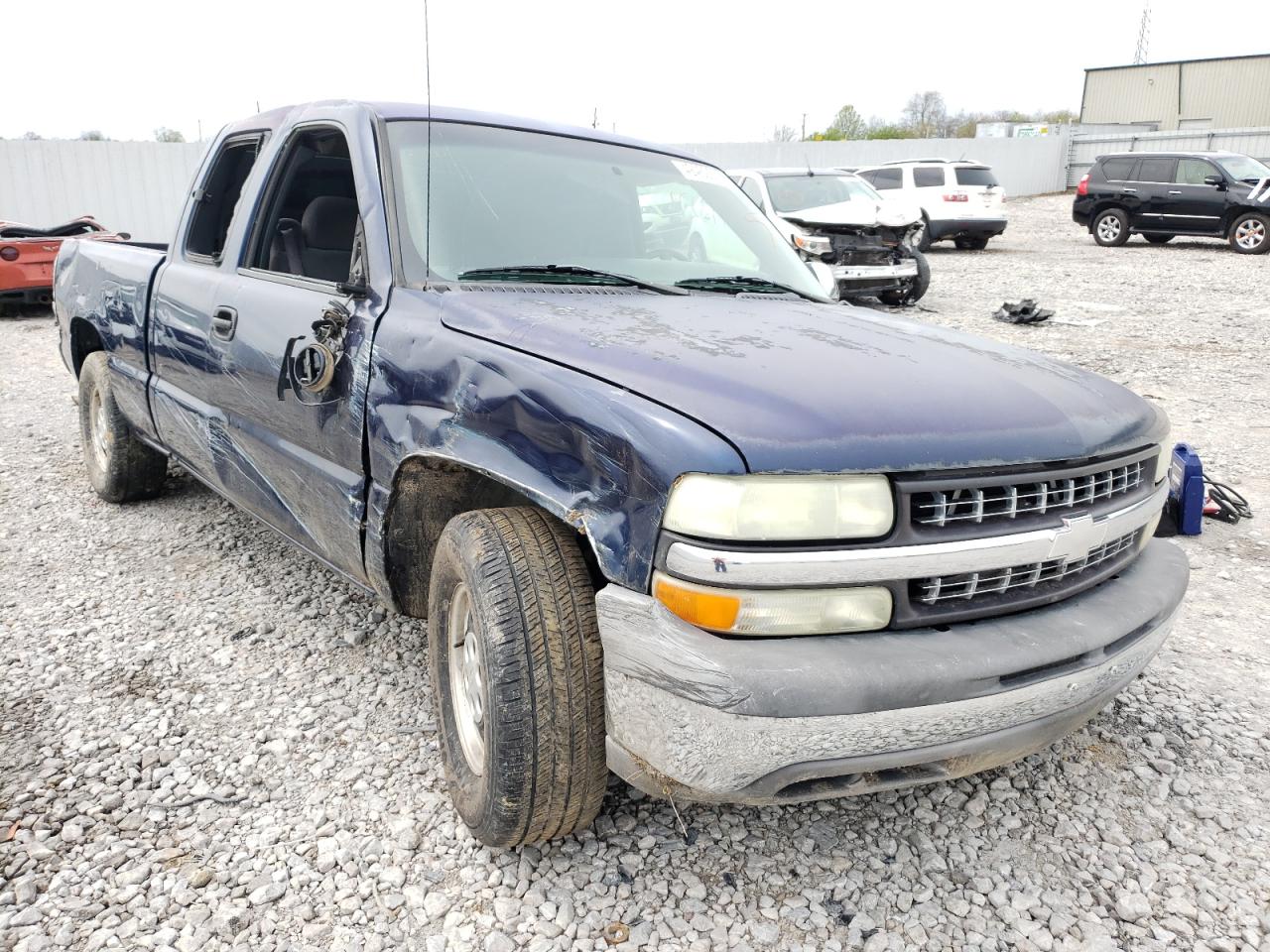 CHEVROLET SILVERADO 2002 with VIN 2GCEC19V721296370 - Photo from auction