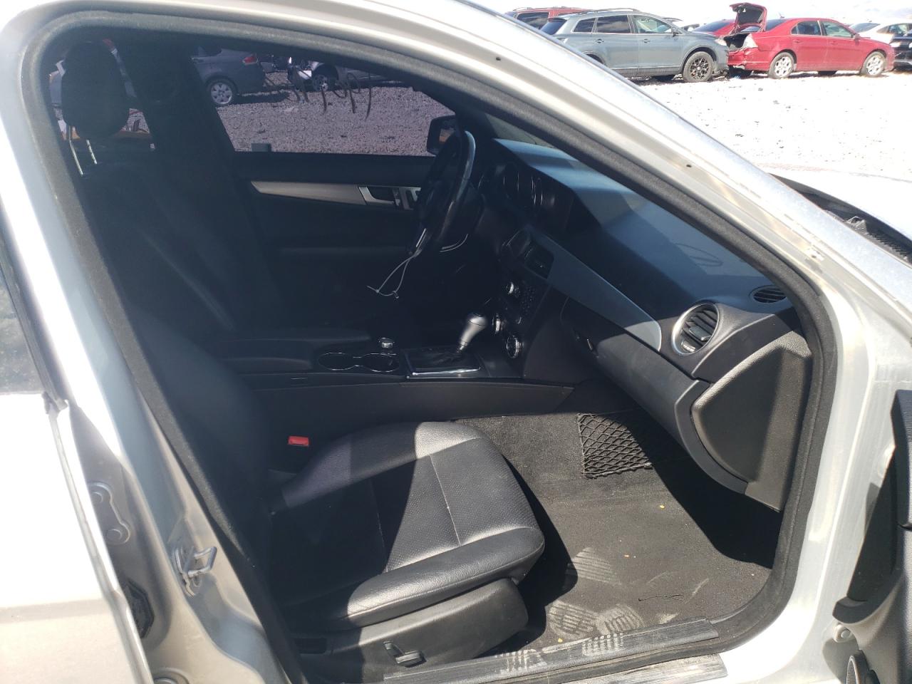 Photo 5 from auction – 2012 MERCEDES-BENZ C 250 with VIN WDDGF4HB8CA613188