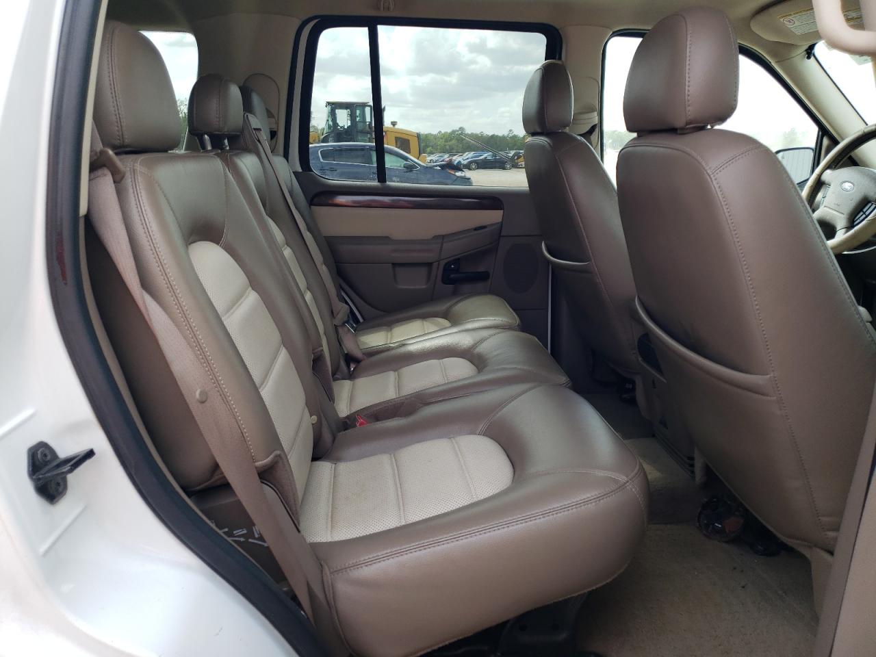 Photo 6 from auction – 2005 FORD EXPLORER E with VIN 1FMZU64K05UA19444