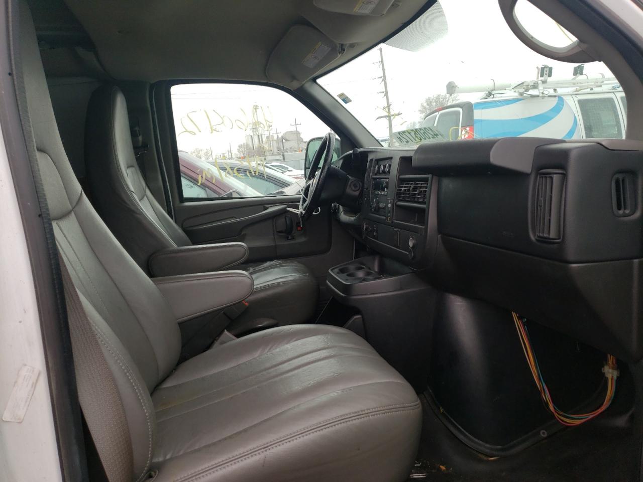 Photo 5 from auction – 2015 CHEVROLET EXPRESS G2 with VIN 1GCWGFCF3F1145710