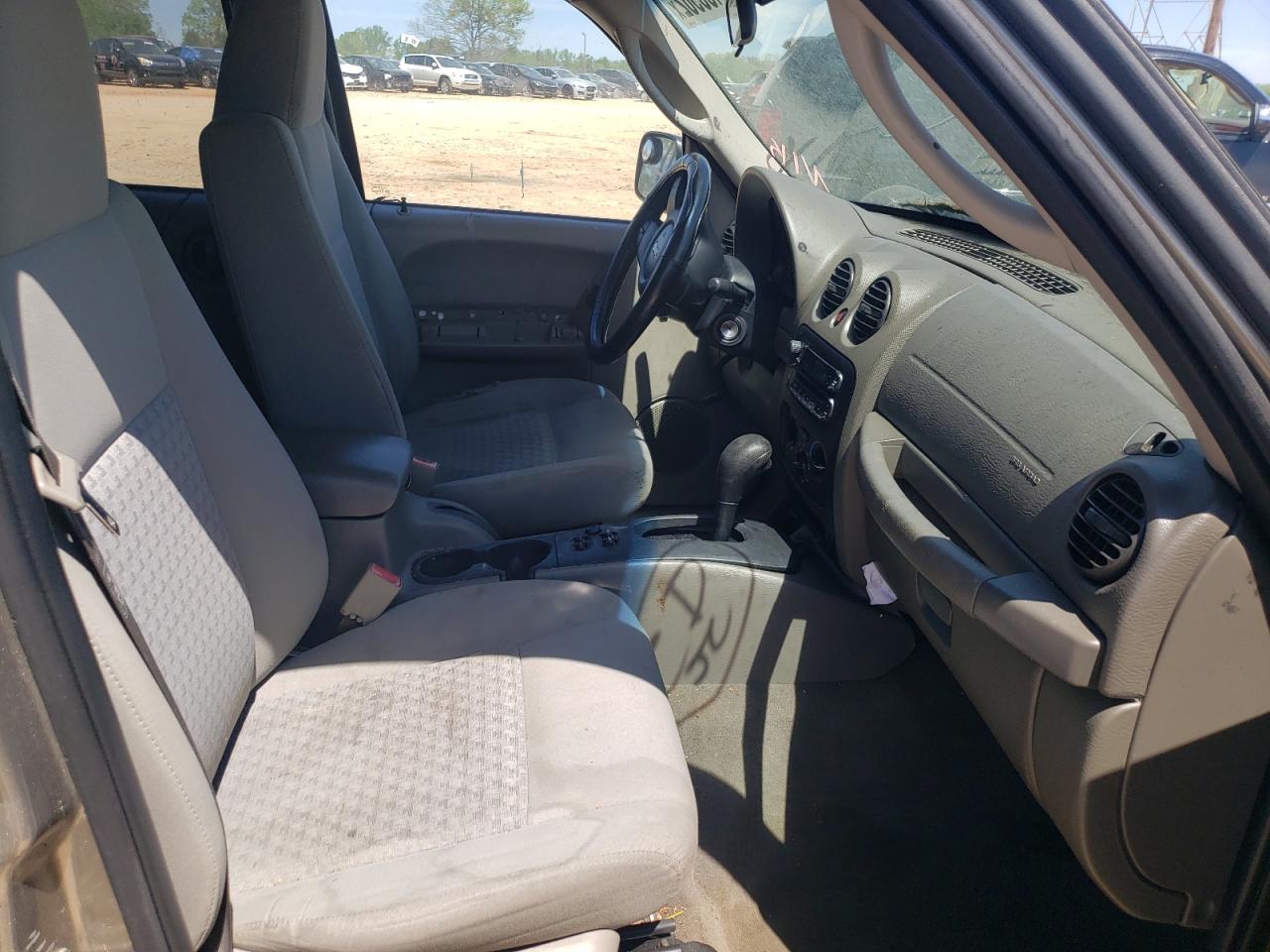 Photo 5 from auction – 2006 JEEP LIBERTY SP with VIN 1J4GK48K86W158530