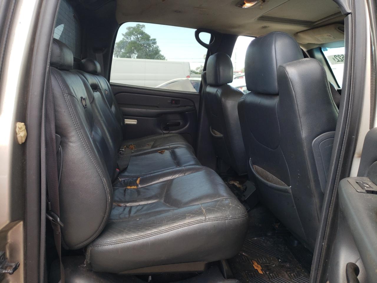 Photo 6 from auction – 2002 CHEVROLET AVALANCHE with VIN 3GNGK23G32G144337