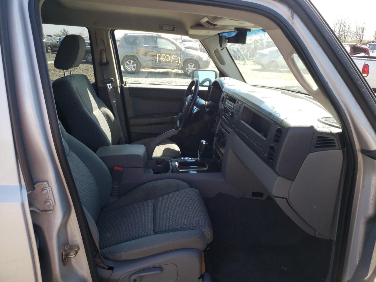 Photo 5 from auction – 2006 JEEP COMMANDER with VIN 1J8HG48K66C174201