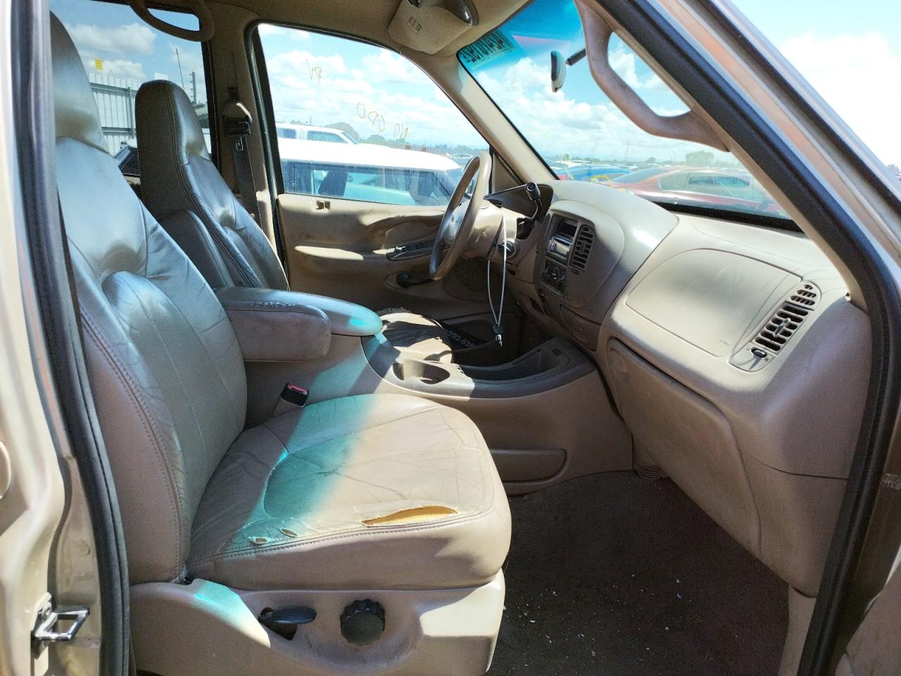 Photo 5 from auction – 1999 FORD EXPEDITION with VIN 1FMRU17L1XLA15029