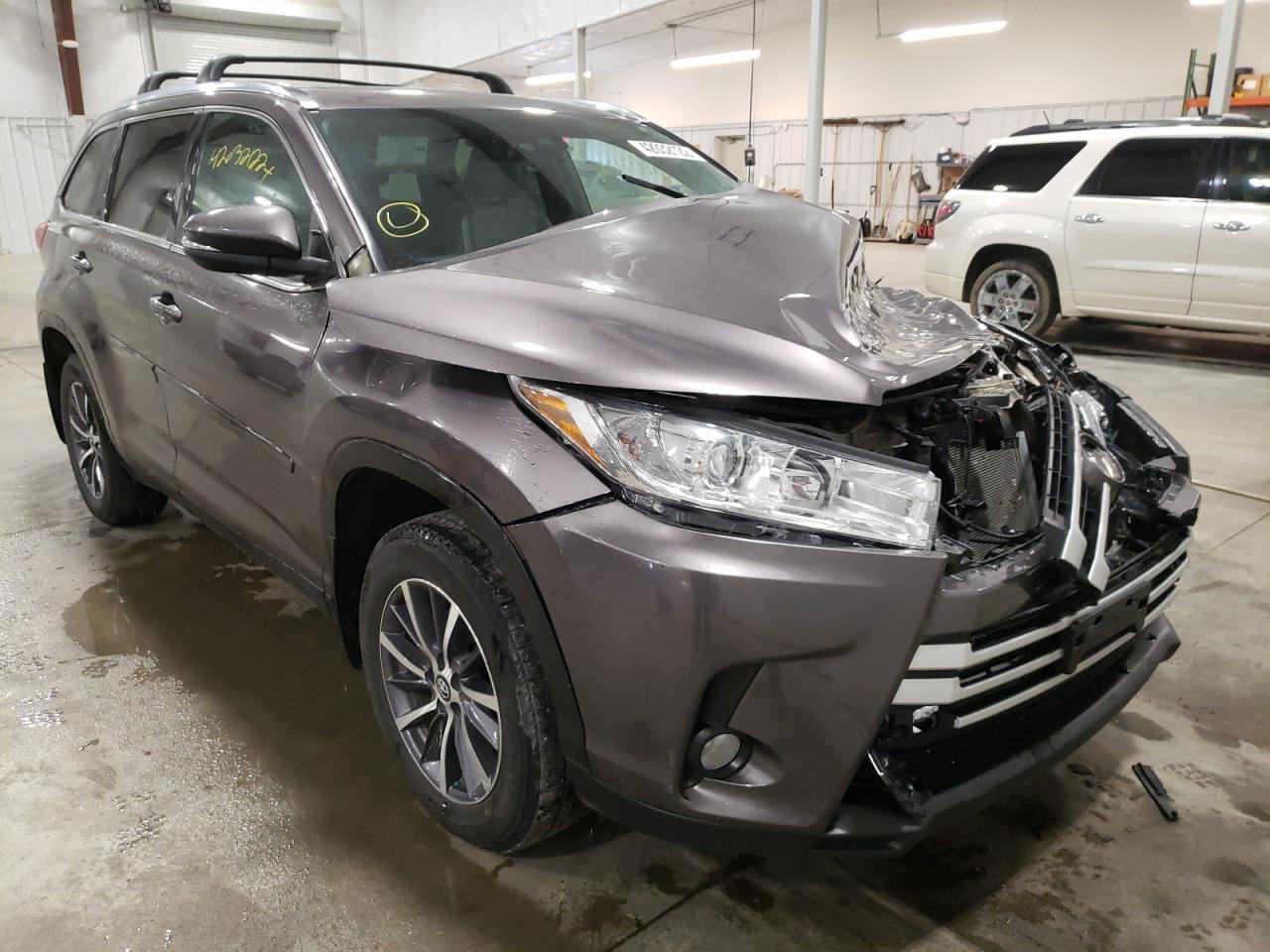 Photo 1 from auction – 2019 TOYOTA HIGHLANDER with VIN 5TDJZRFH0KS573976