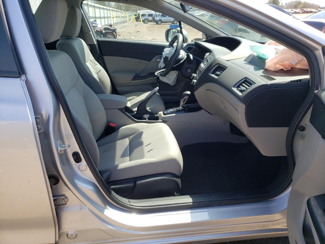 Photo 5 from auction – 2014 HONDA CIVIC LX with VIN 19XFB2F51EE236268