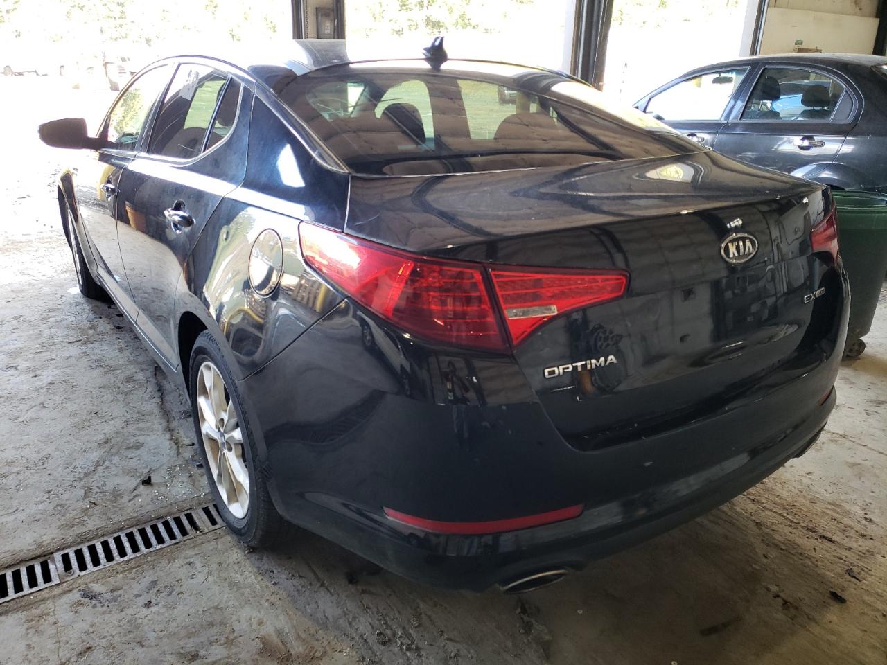 Photo 3 from auction – 2011 KIA OPTIMA EX with VIN KNAGN4A72B5096803