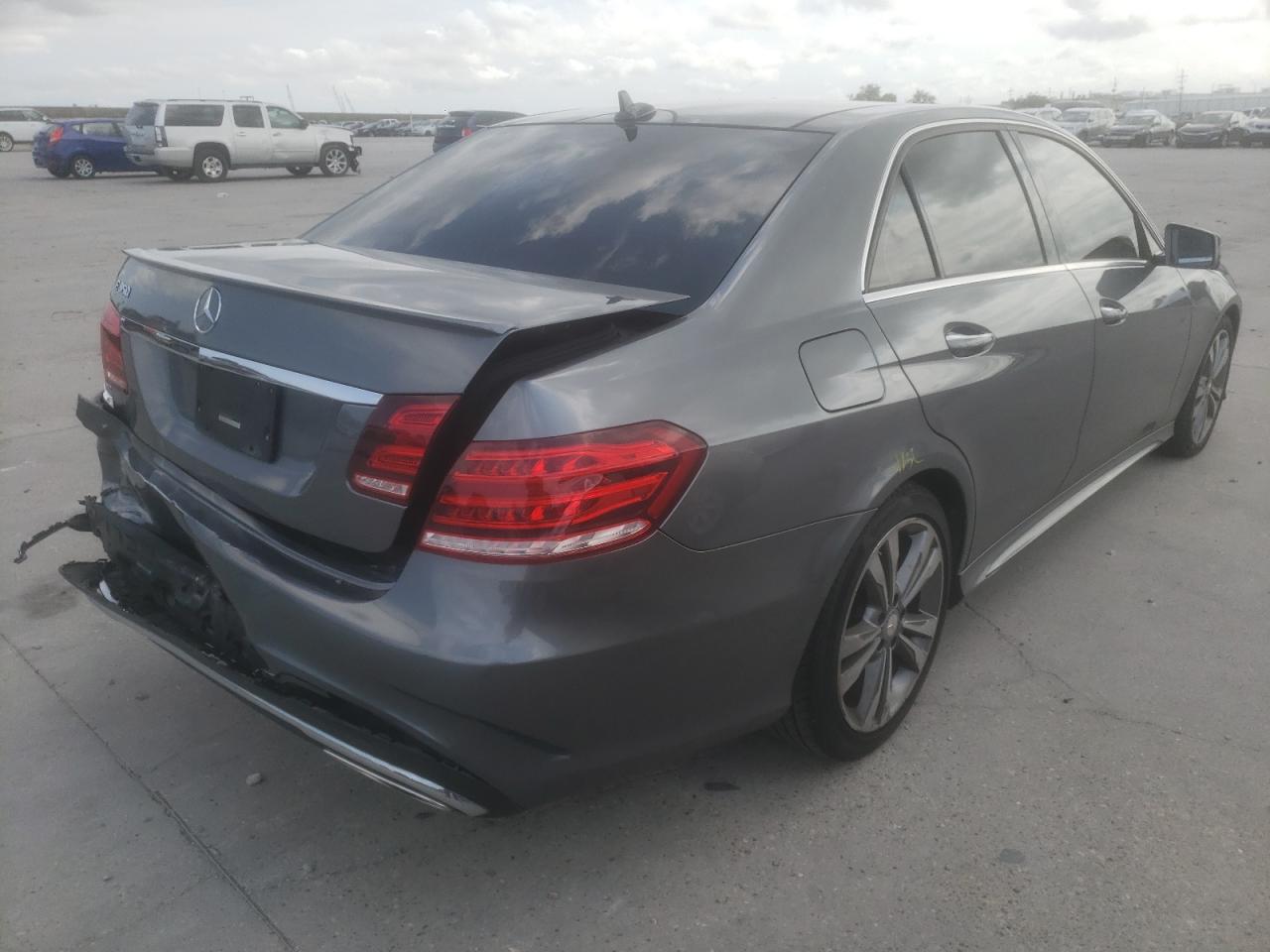 Photo 4 from auction – 2016 MERCEDES-BENZ E 350 with VIN WDDHF5KB4GB236474
