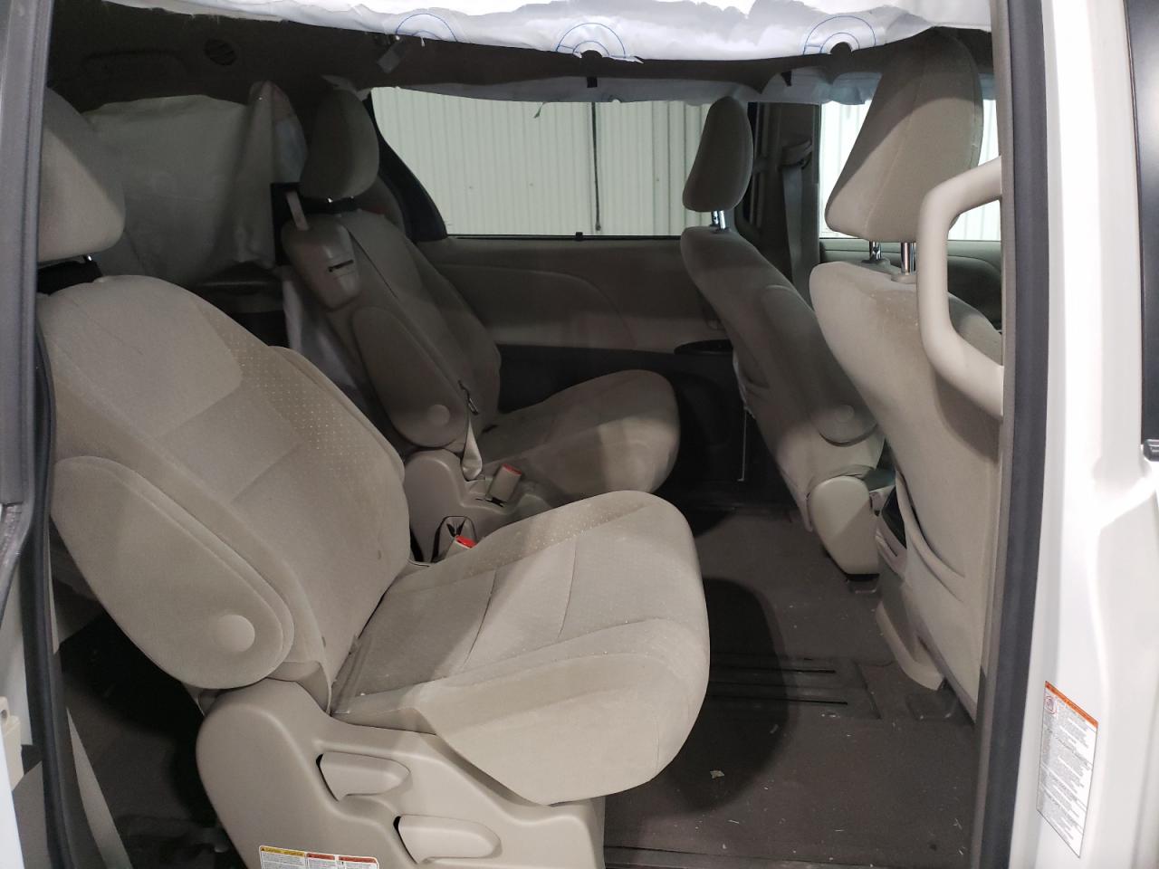 Photo 6 from auction – 2016 TOYOTA SIENNA LE with VIN 5TDKK3DC2GS752105