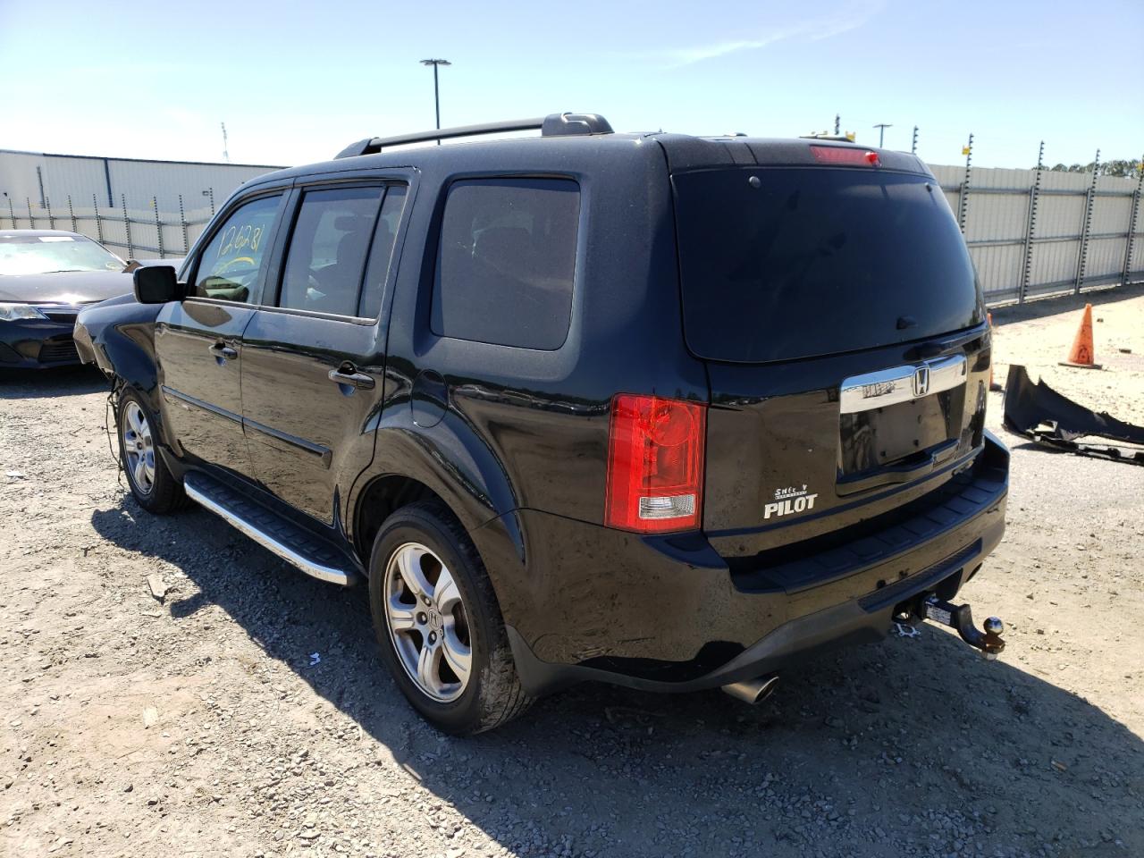 Photo 3 from auction – 2015 HONDA PILOT with VIN 5FNYF3H59FB012032