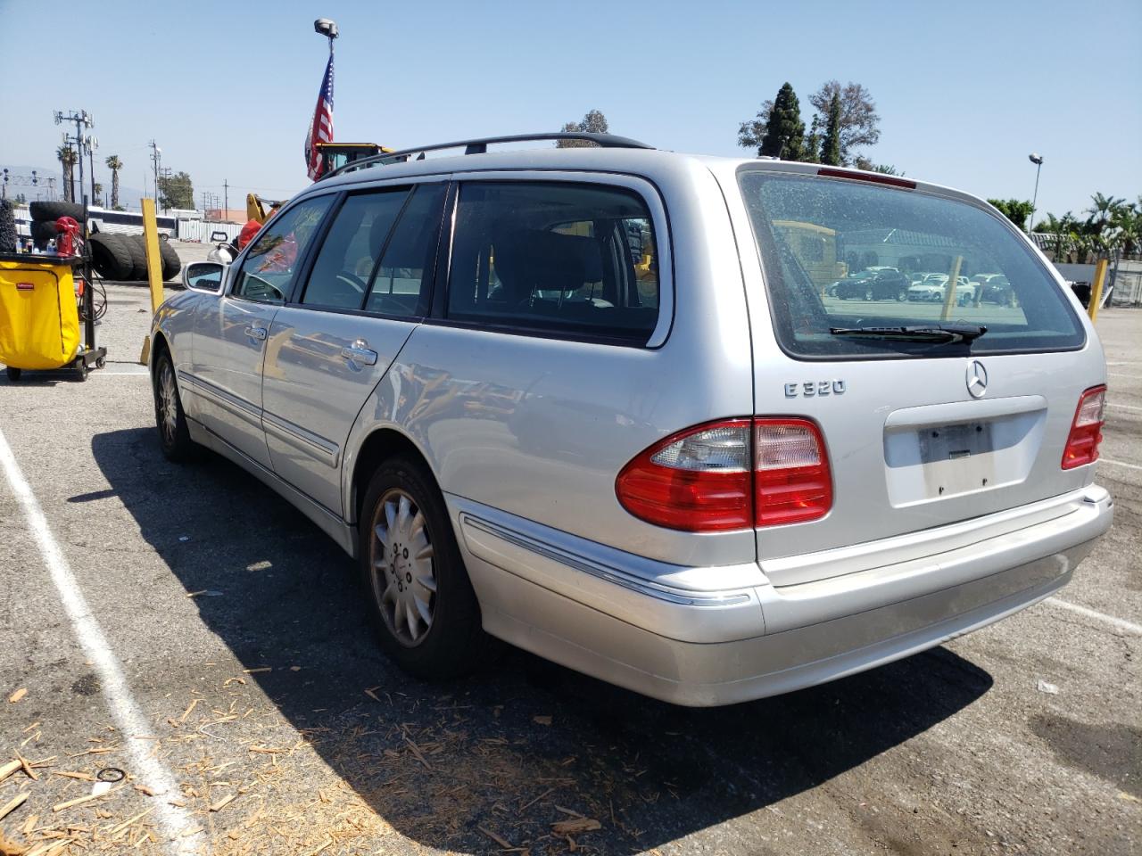 Photo 3 from auction – 2000 MERCEDES-BENZ E 320 with VIN WDBJH65J0YB124236