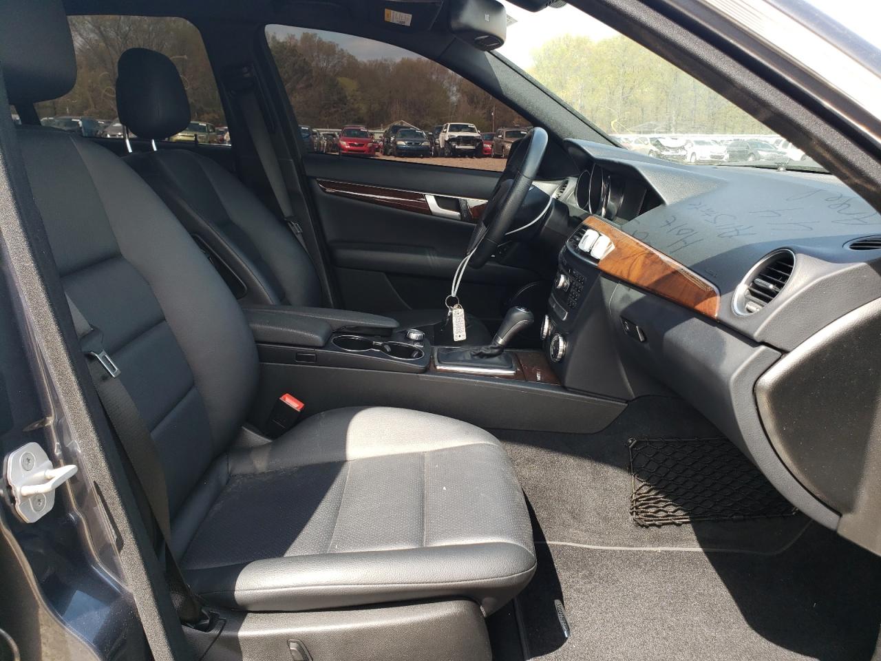 Photo 5 from auction – 2014 MERCEDES-BENZ C 250 with VIN WDDGF4HB8EA967067