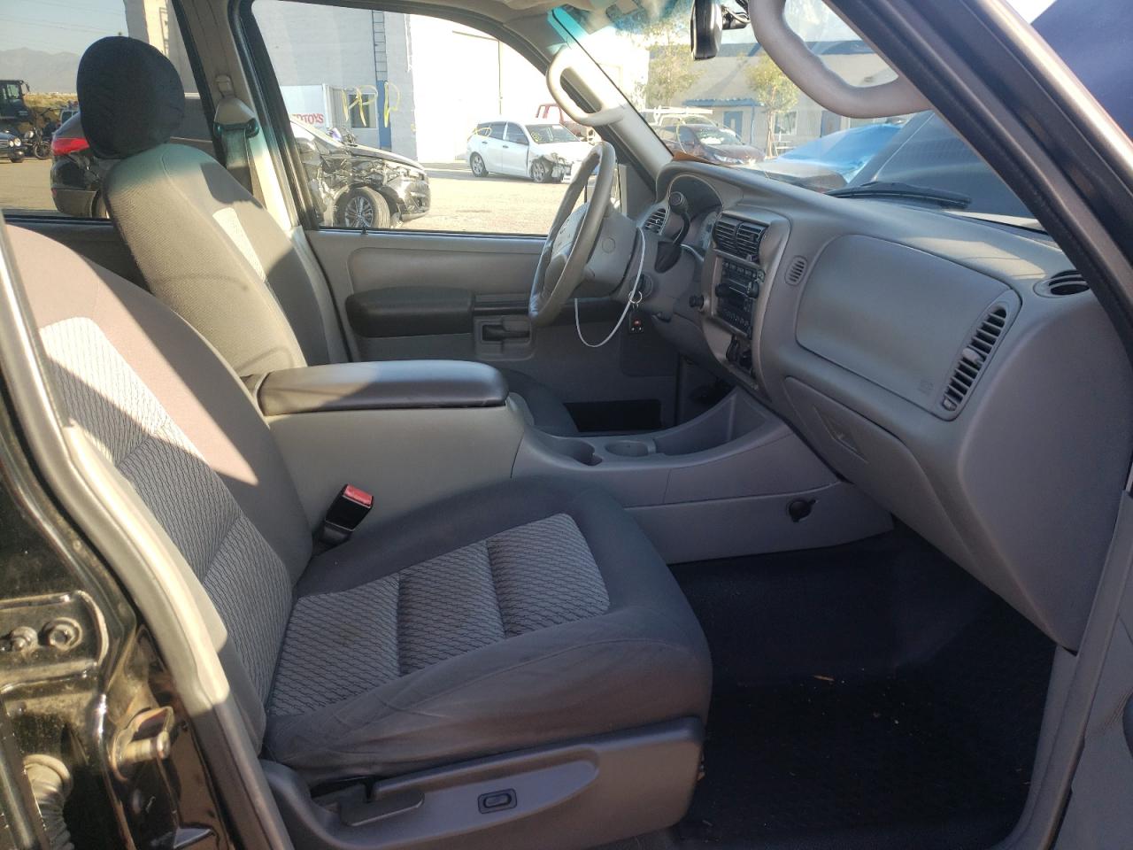 Photo 5 from auction – 2003 FORD EXPSPRTRAC with VIN 1FMZU67E13UC50954