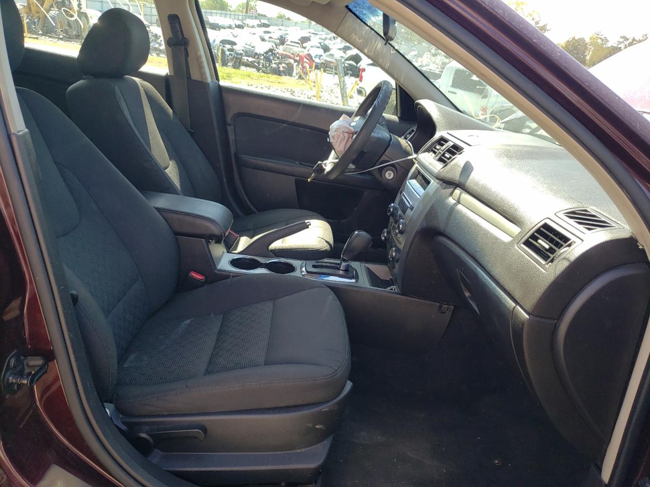 Photo 5 from auction – 2011 FORD FUSION SE with VIN 3FAHP0HG5BR161548