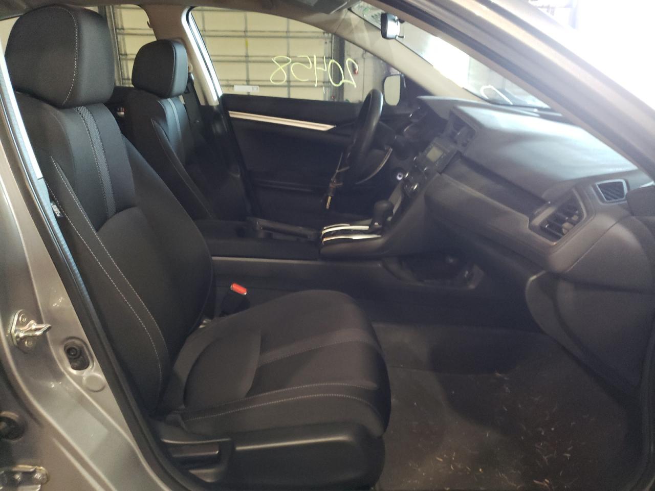 Photo 5 from auction – 2019 HONDA CIVIC LX with VIN 19XFC2F65KE209706