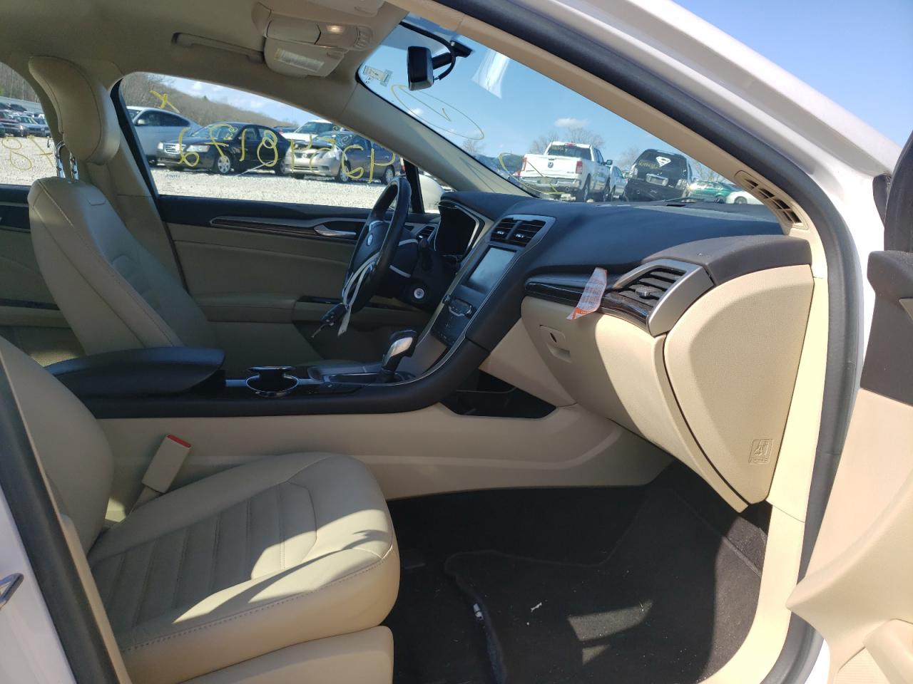 Photo 5 from auction – 2014 FORD FUSION SE with VIN 3FA6P0HD8ER285816