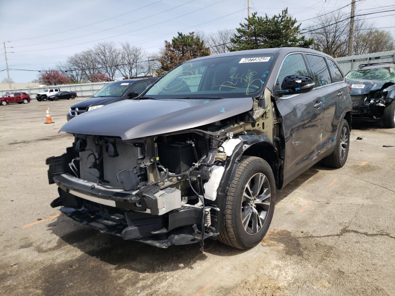 Photo 2 from auction – 2019 TOYOTA HIGHLANDER with VIN 5TDBZRFH6KS728406