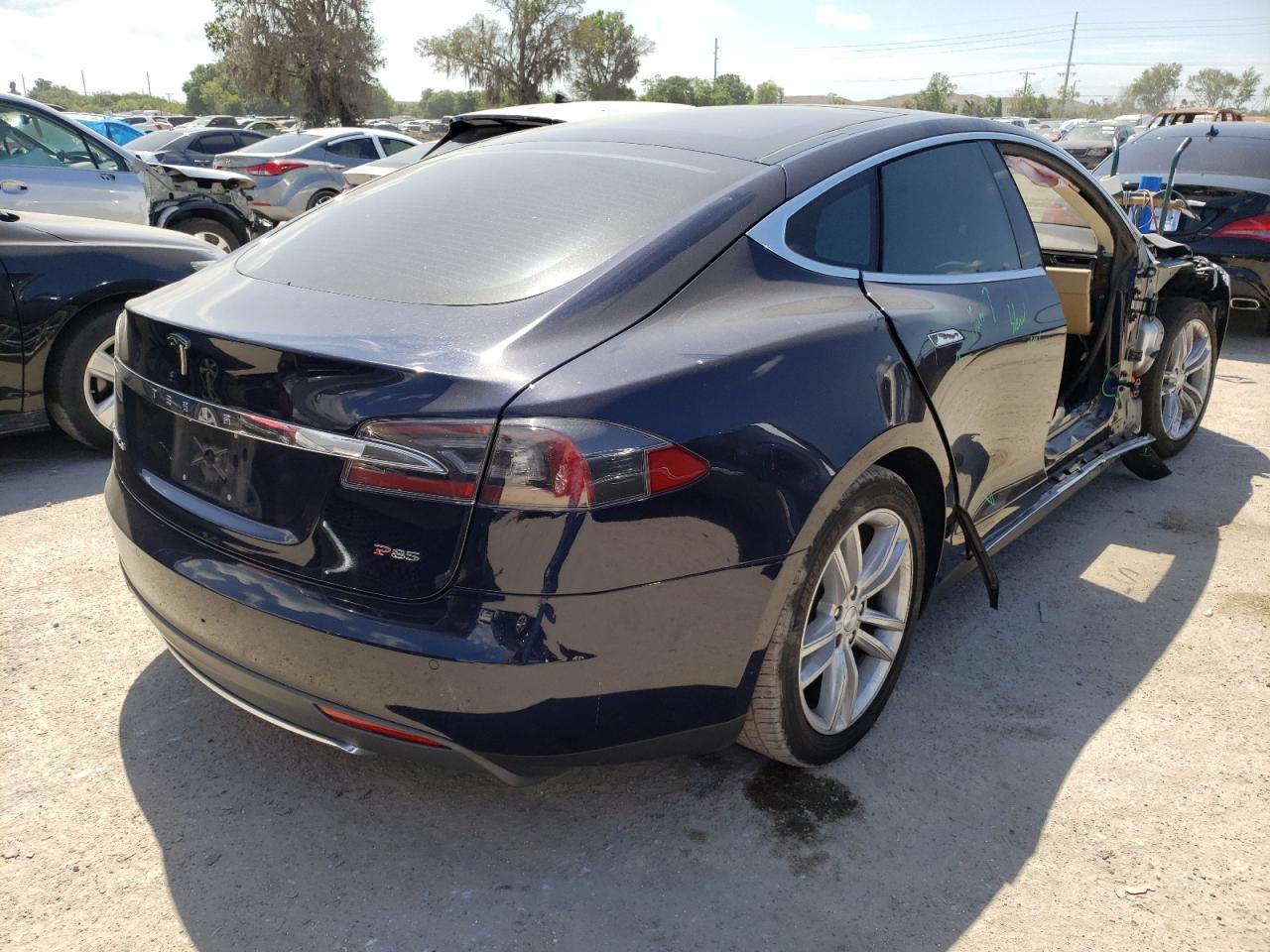 Photo 4 from auction – 2013 TESLA MODEL S with VIN 5YJSA1DP0DFP28153