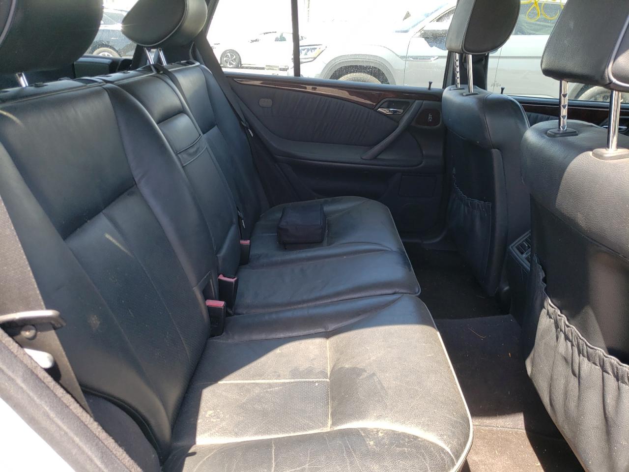 Photo 6 from auction – 2000 MERCEDES-BENZ E 320 with VIN WDBJH65J0YB124236
