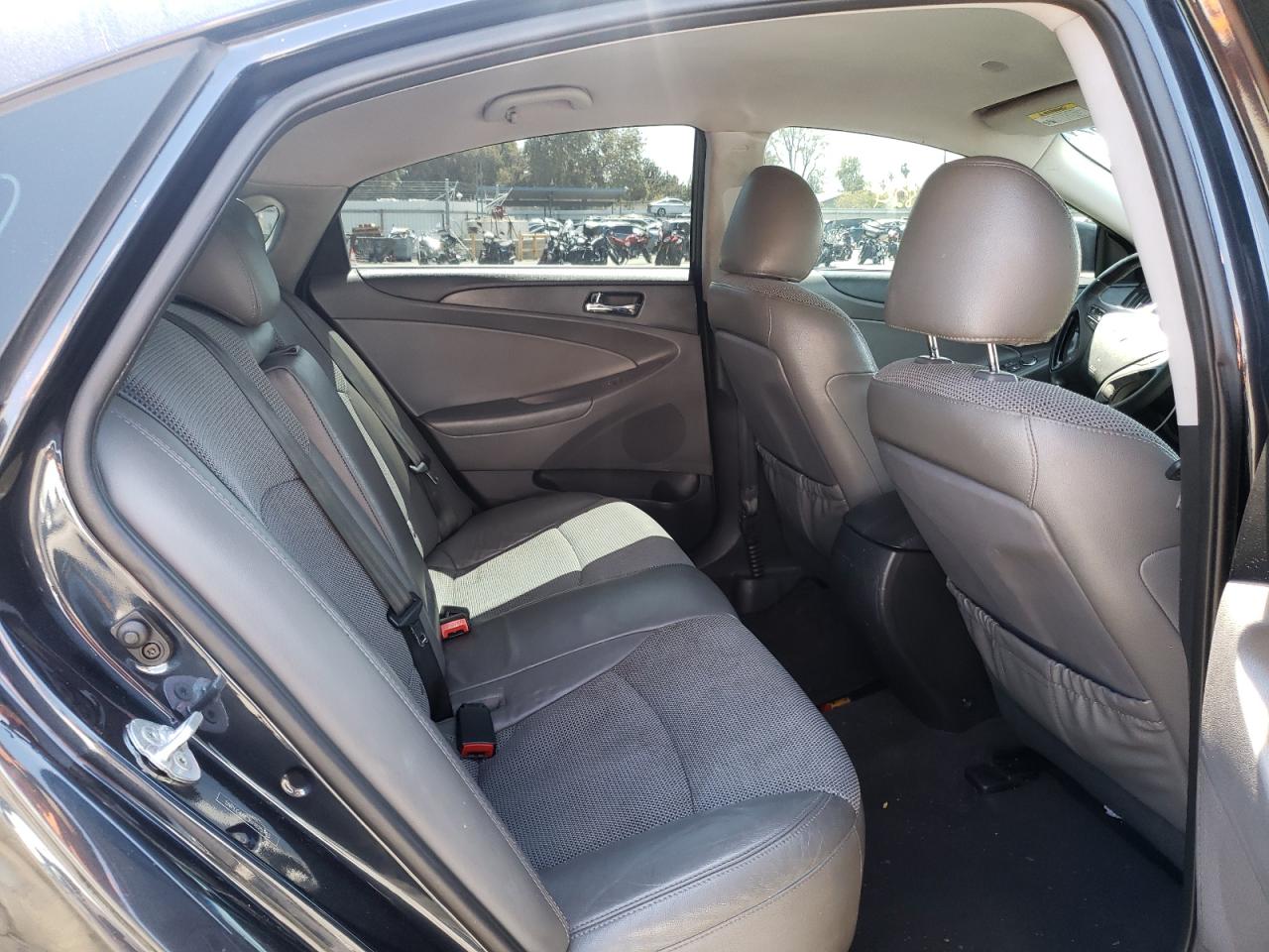 Photo 6 from auction – 2013 HYUNDAI SONATA SE with VIN 5NPEC4AC3DH625143