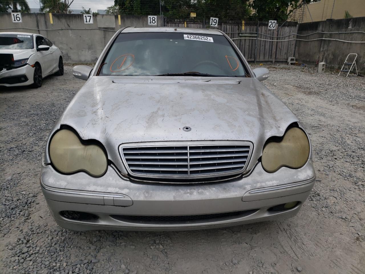 Photo 9 from auction – 2003 MERCEDES-BENZ C 320 with VIN WDBRF64J53E010931