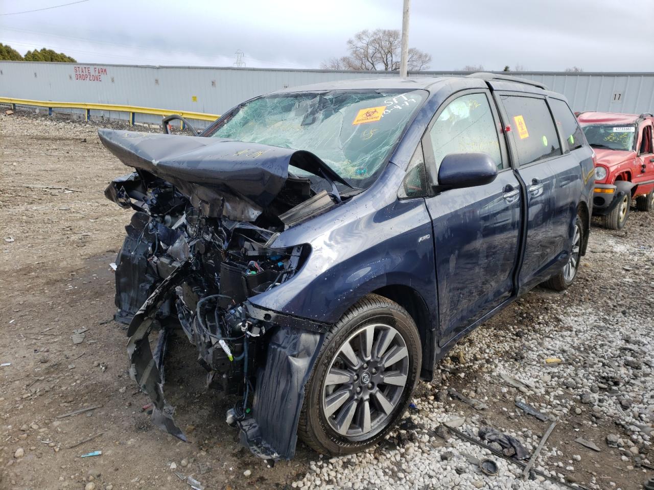 Photo 2 from auction – 2018 TOYOTA SIENNA XLE with VIN 5TDDZ3DC5JS206992