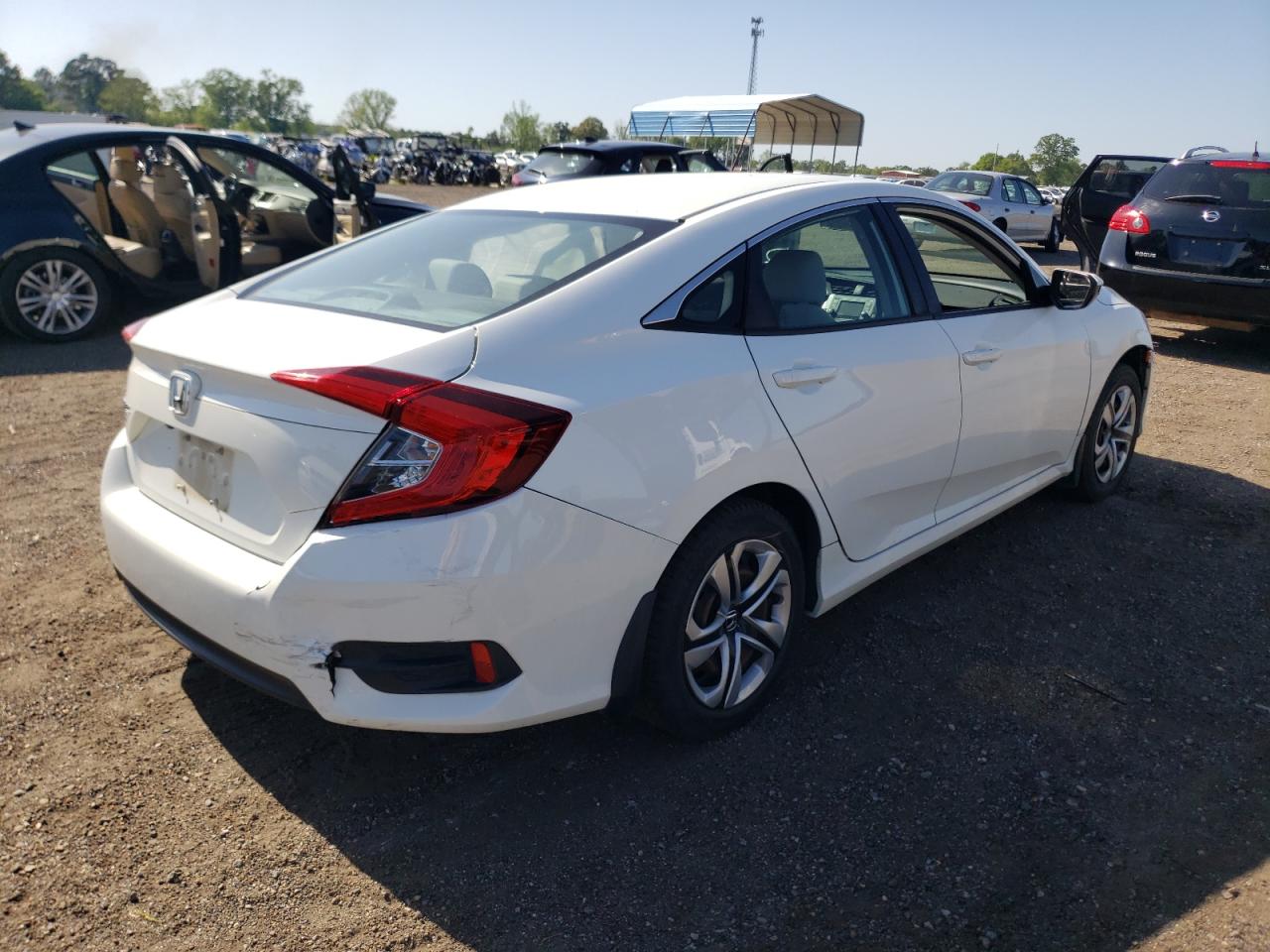 Photo 4 from auction – 2017 HONDA CIVIC LX with VIN 19XFC2F52HE067654