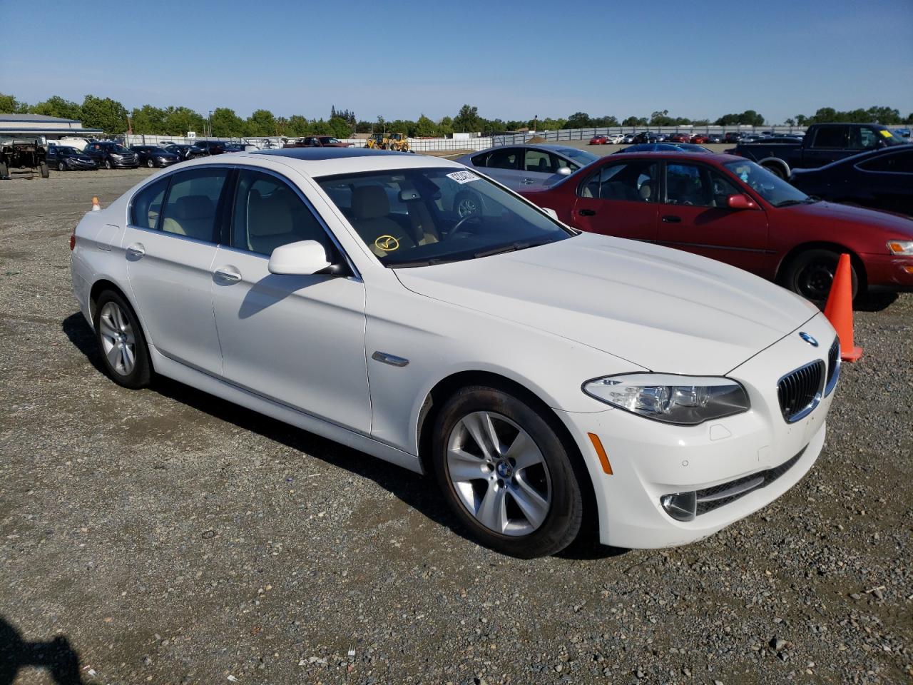 BMW 528 I 2013 with VIN WBAXG5C55DDY31469 - Photo from auction