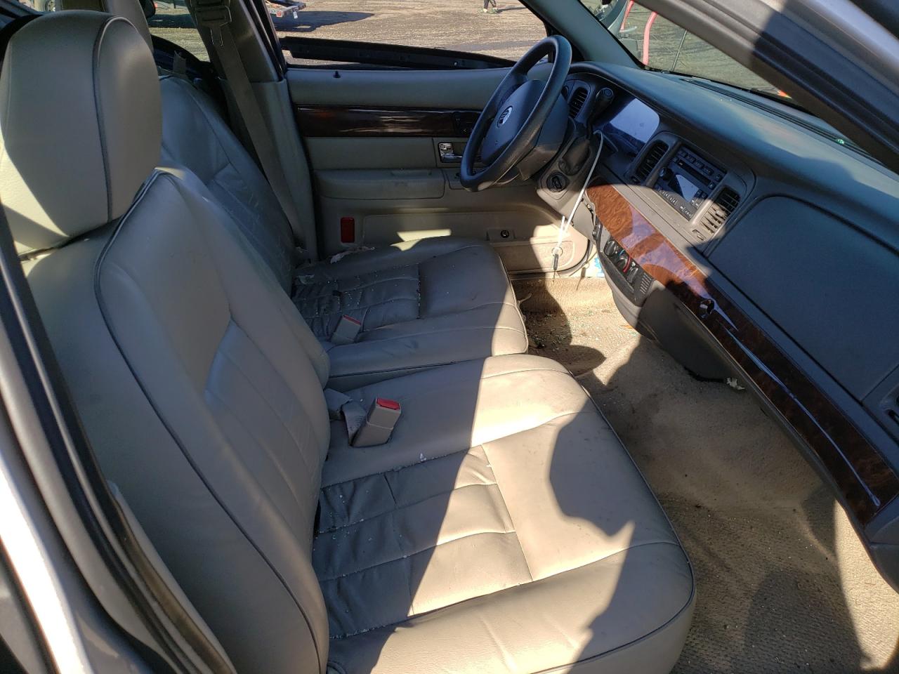 Photo 5 from auction – 2007 MERCURY GRAND MARQ with VIN 2MEFM74V87X627178