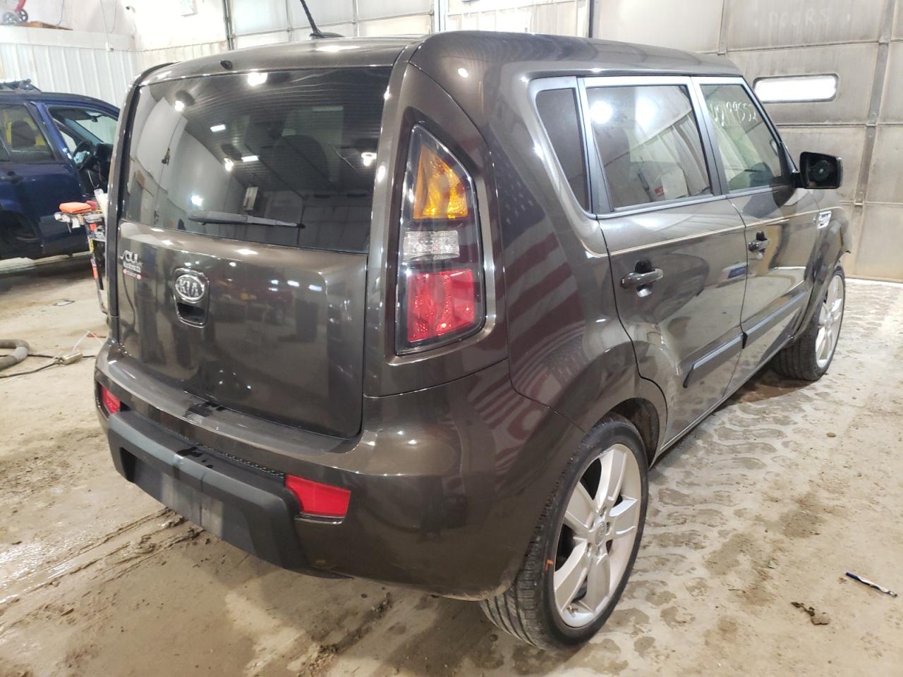 Photo 4 from auction – 2011 KIA SOUL + with VIN KNDJT2A27B7222519