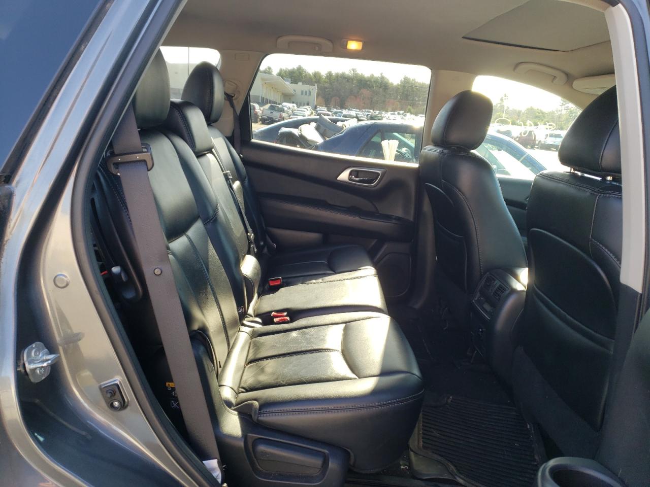 Photo 6 from auction – 2015 NISSAN PATHFINDER with VIN 5N1AR2MM4FC663352