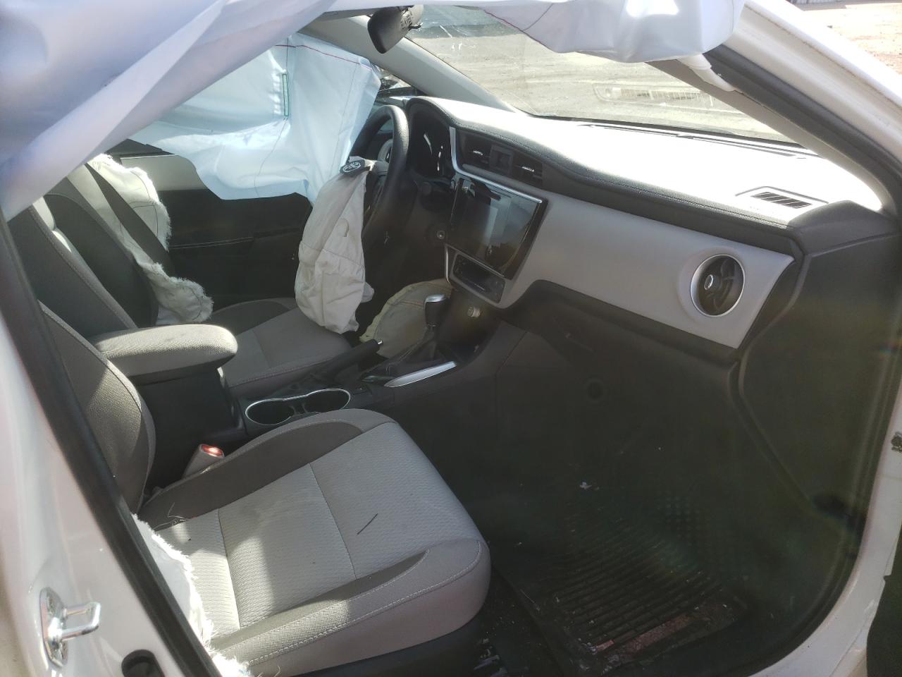 Photo 5 from auction – 2018 TOYOTA COROLLA L with VIN 2T1BURHE6JC992928