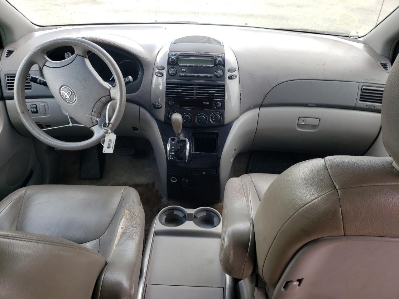 Photo 9 from auction – 2010 TOYOTA SIENNA with VIN 5TDKK4CC4AS320226