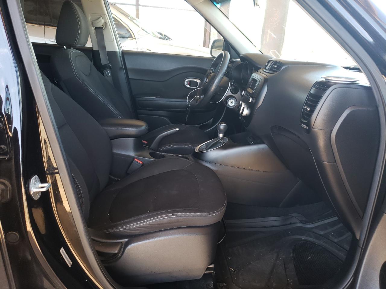 Photo 5 from auction – 2014 KIA SOUL with VIN KNDJN2A21E7067240